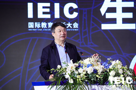 全國(guó)政協(xié)委員、江蘇省錫山高級(jí)中學(xué)校長(zhǎng)唐江澎