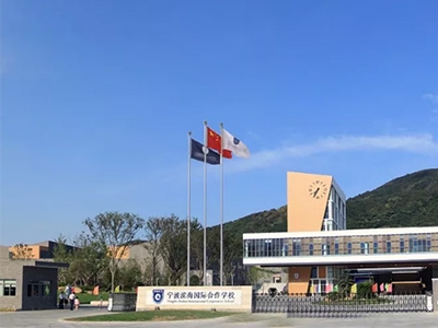 學(xué)校大門