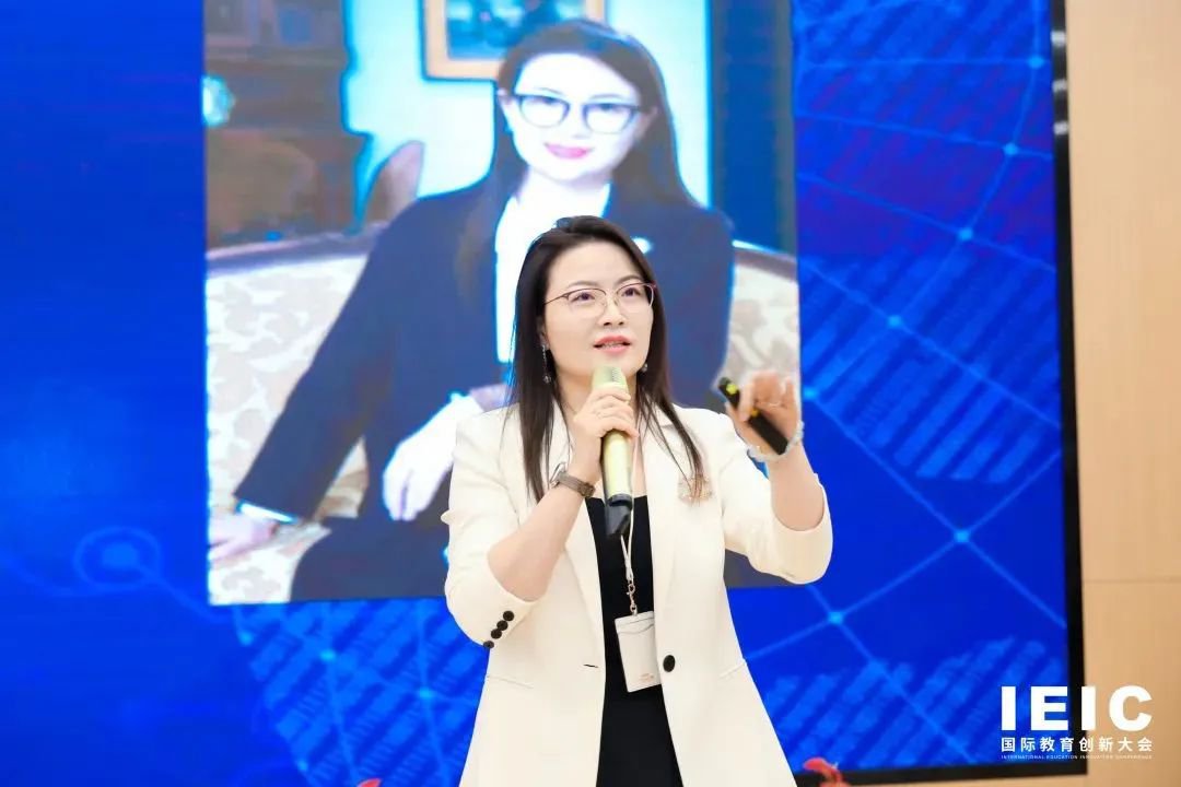 青浦協和校長黃瑩帶來《學校管理者的“道”與“術”》的專題分享。